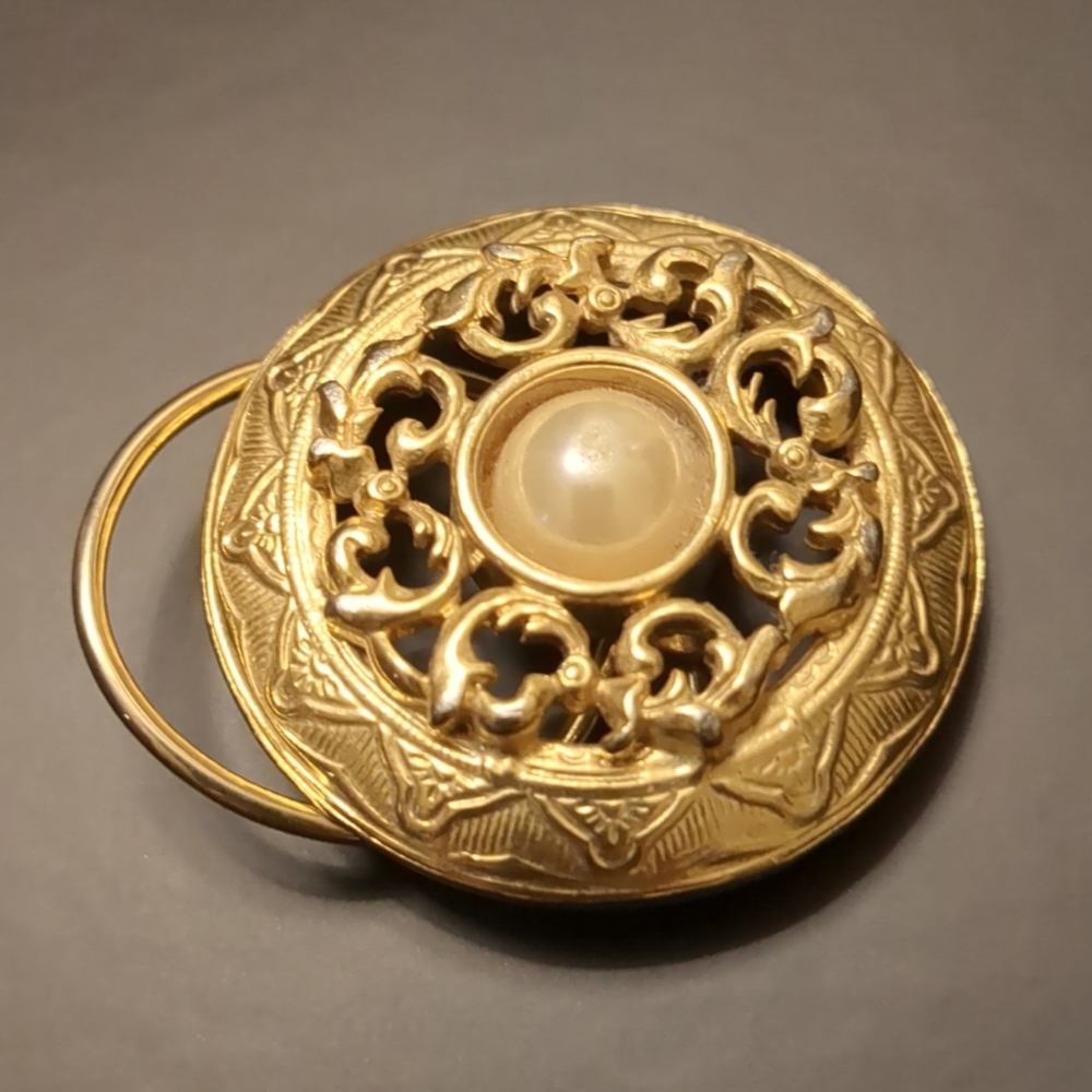 PEARL SCARVE BROOCH